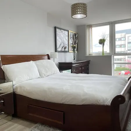Spacious, Smart Apartment Near City Centre And Coop Arena Free Parking-3